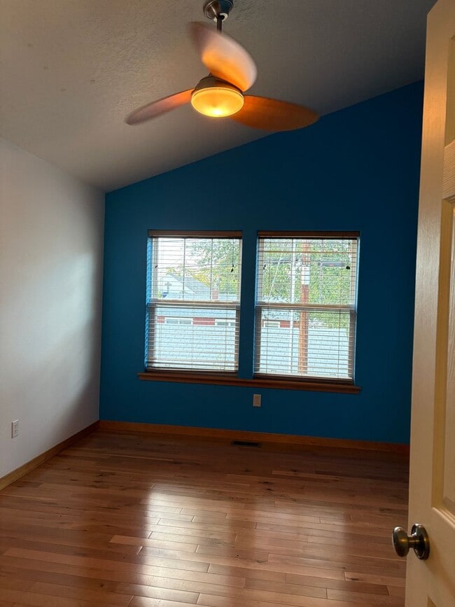 Building Photo - Spacious Lewis & Clark 4-Bedroom Home 2 WE...