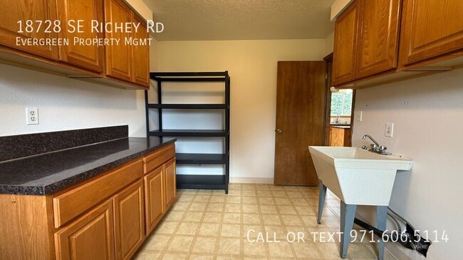 Building Photo - 18728 SE Richey Rd