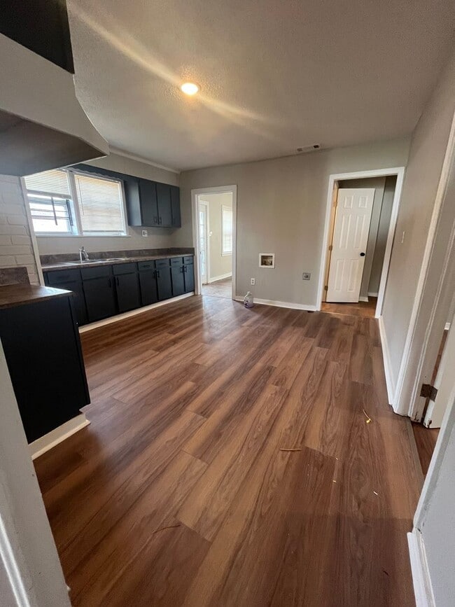Building Photo - Newly Renovated Unit in Heart of Memphis