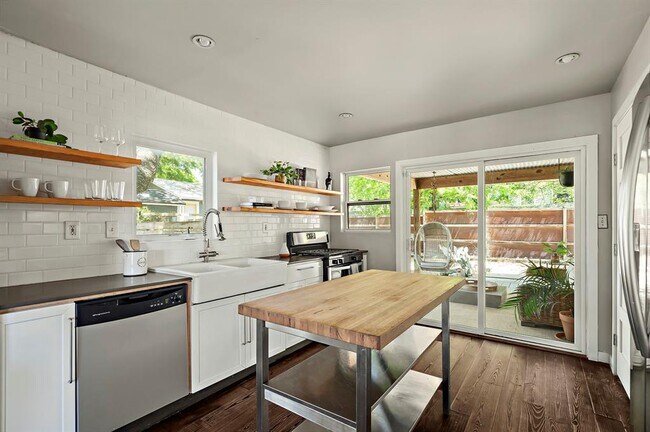 Building Photo - 1211 Alexander Ave