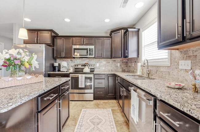 Building Photo - 7412 Oakley Dr