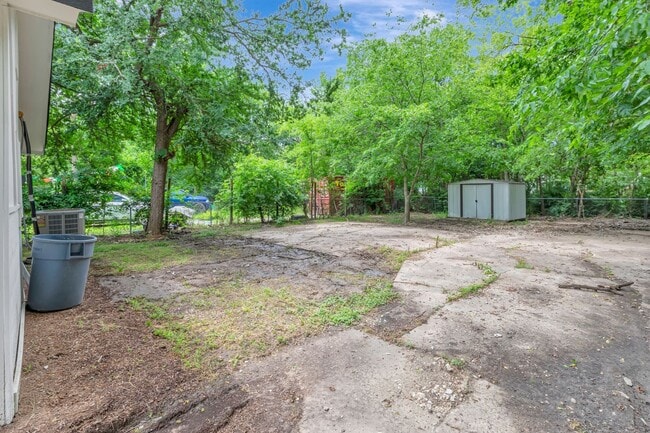Building Photo - Updated Greenville Home
