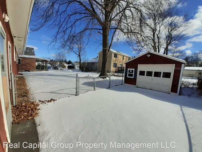 Building Photo - 3 br, 1 bath House - 25 Clinton St