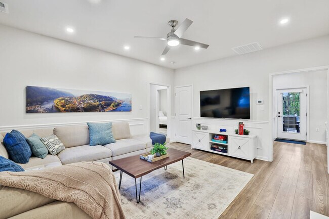 Building Photo - 193 Scarlet Oak Dr