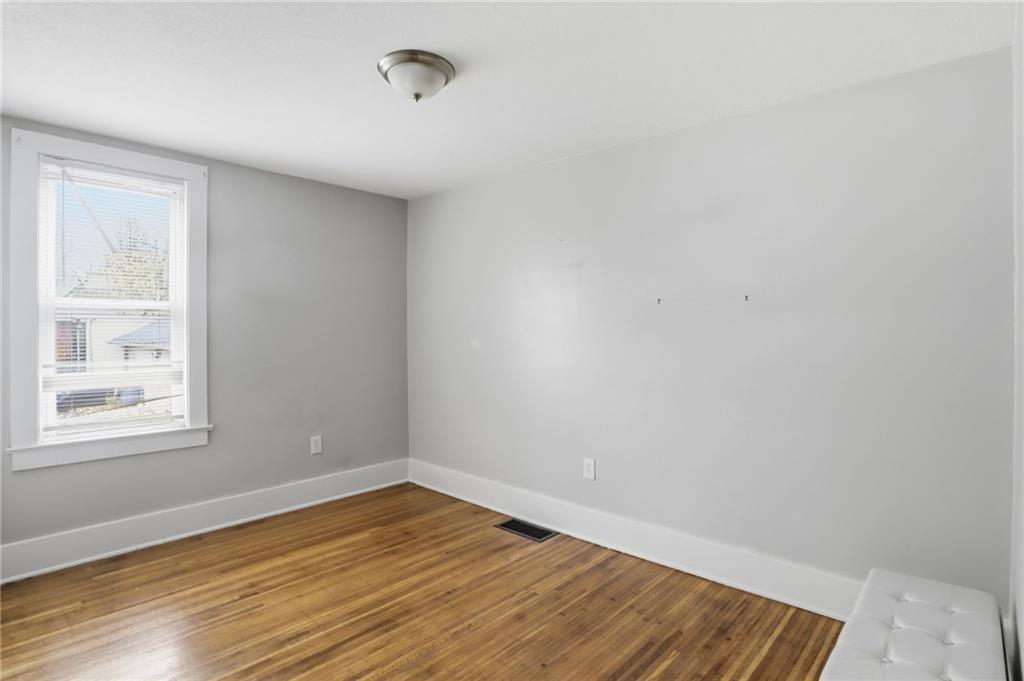 Lower bedroom - 4232 Lake Ave