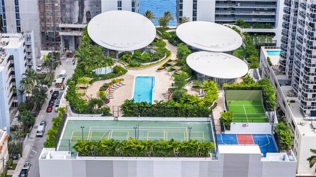 Building Photo - 700 NE 24th St