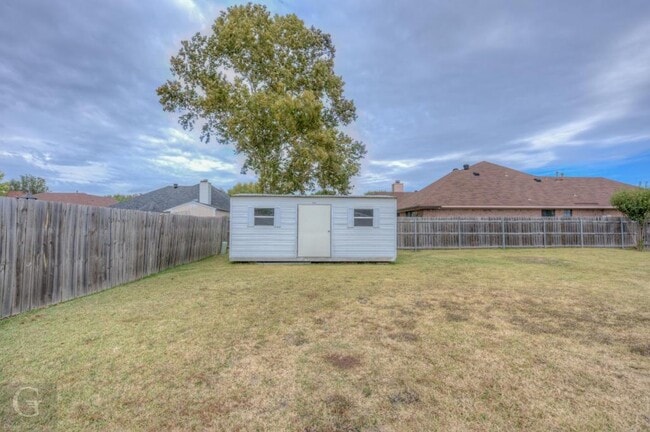 Building Photo - 5806 Hollyhock Ln