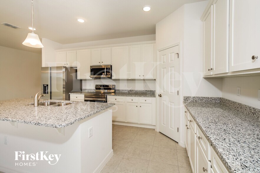 Building Photo - 1573 Isleta Lp