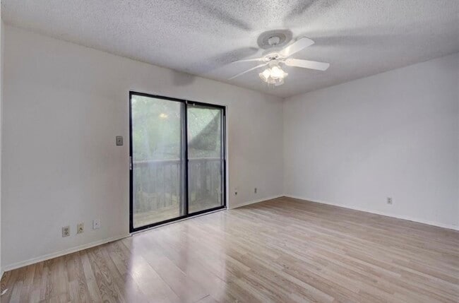 Building Photo - 800 Ramble Ln