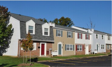 Building Photo - Middle River Townhomes