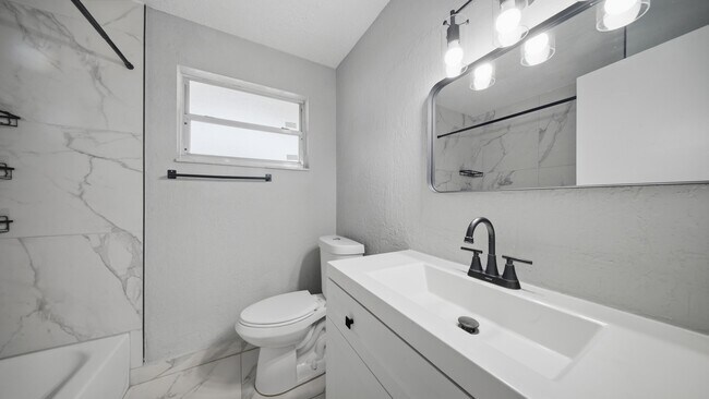 Building Photo - 4681 SW 43rd Terrace
