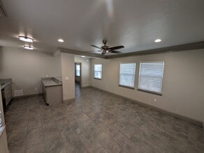 Building Photo - 935 E Divisadero St