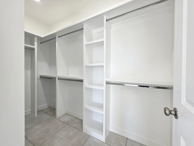 Building Photo - 5006 Cherimoya Ln