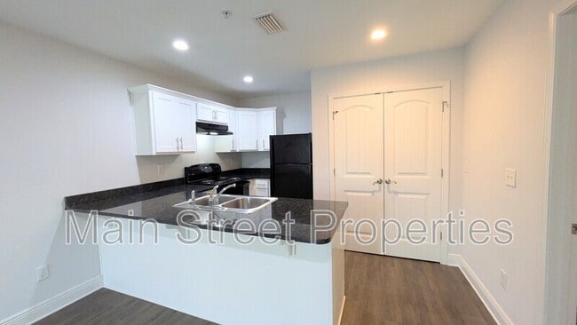 Building Photo - 313 N Navy Blvd