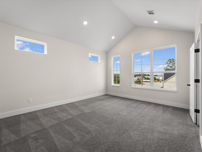 Building Photo - 3903 Pinemont Dr