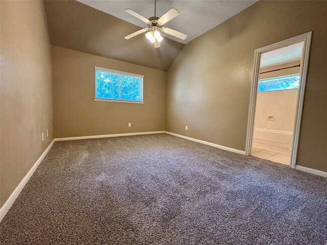Building Photo - 3815 Maple Dr