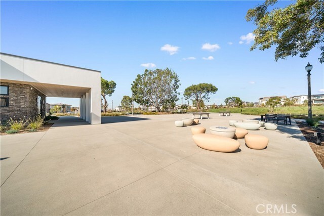 Building Photo - 297 Shoveler