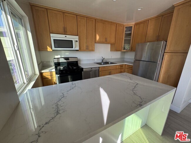 Building Photo - 1963 17th St