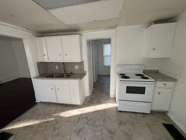 Building Photo - 229 S 8th St