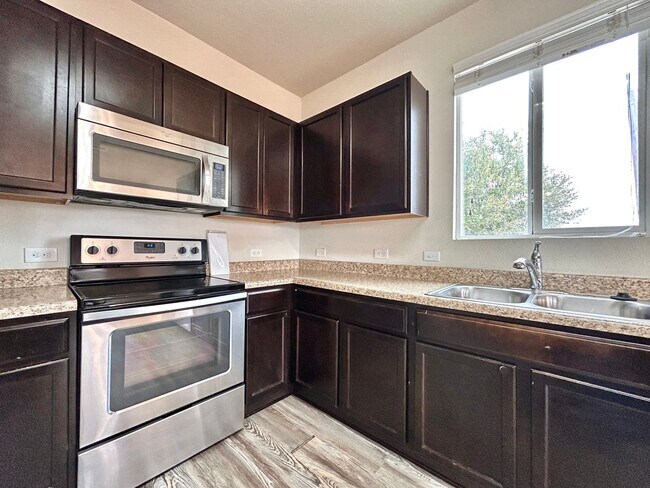 Building Photo - Charming 3/BR 2/BA  Home with Spacious Backyard