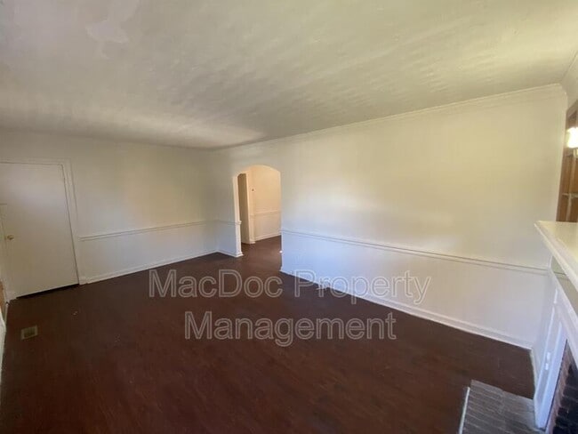 Building Photo - 126 Forest Ave