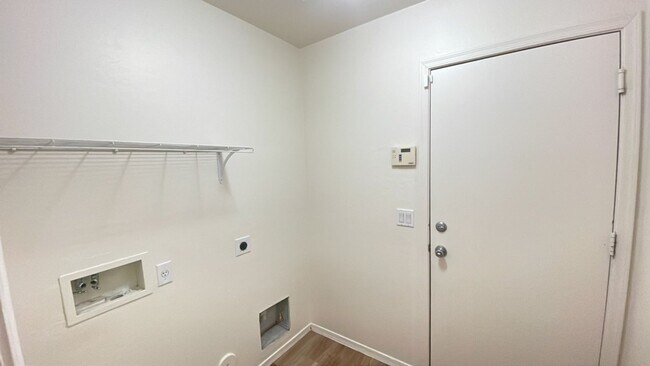 Building Photo - Charming 3 bedroom in Tolleson, new paint and flooring!!