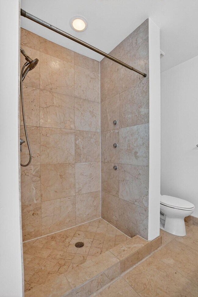 Building Photo - 616 SE 20th Ave