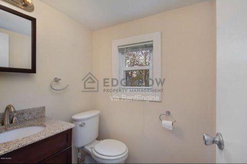 Building Photo - 352 Holmdene Blvd NE