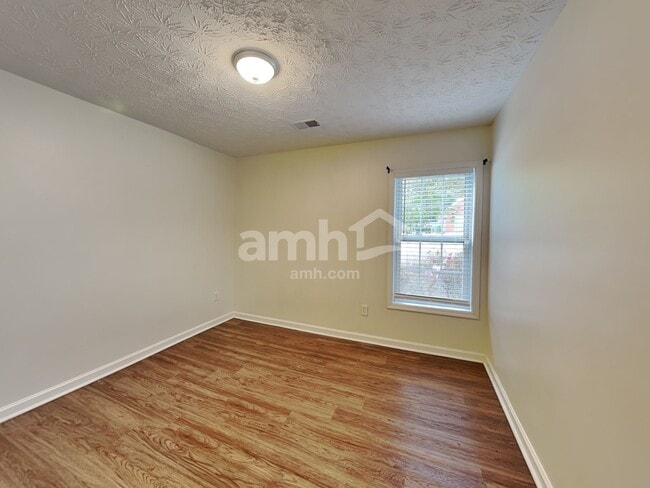 Building Photo - 18 Ludwick Ln