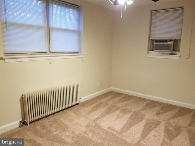 Building Photo - Remodeled One bedroom/ One Full Bathroom