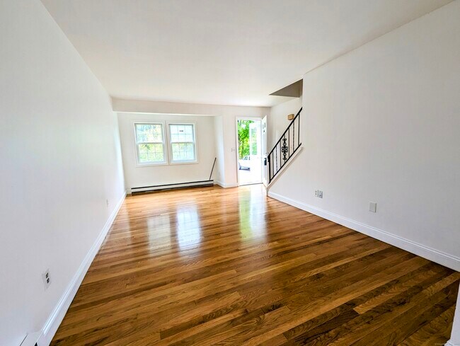 Building Photo - 10 Scuppo Rd