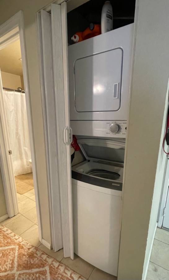 Washer/Dryer - 8889 Caminito Plaza Centro