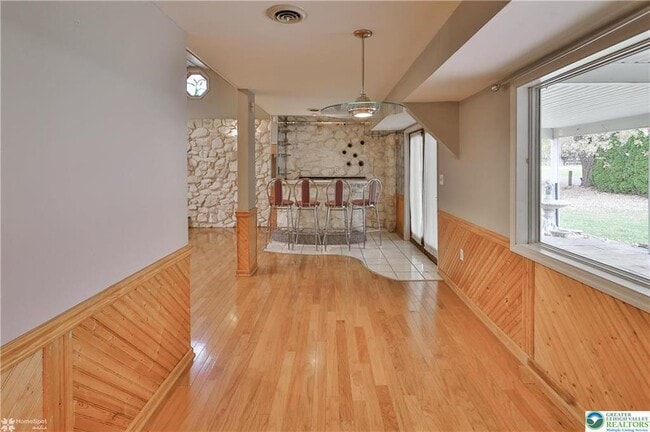 Building Photo - 900 Mine Lane Rd