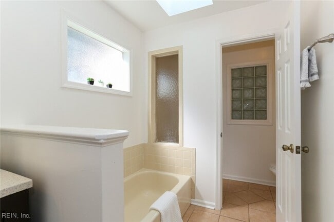Building Photo - 450 Supplejack Ct