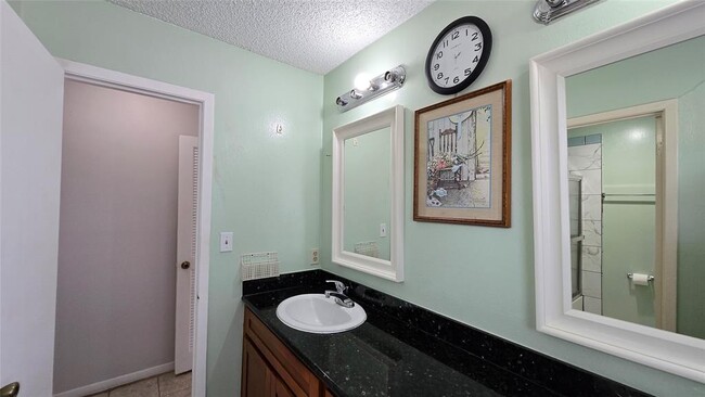 Building Photo - 6634 Briar Glade Dr