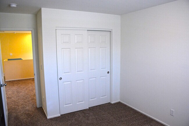 Building Photo - Impeccable Home in a Cul-de-Sac with Great Curb Appeal!