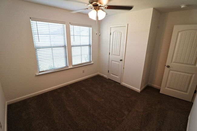 Building Photo - Look 4/3 in Zachary!