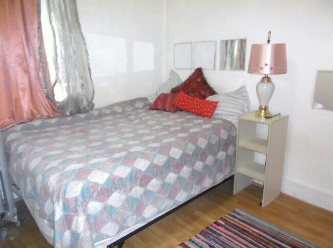 Building Photo - 2025 Ashland Ave