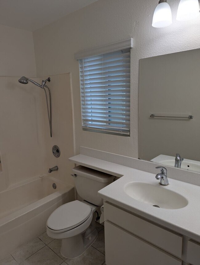 Building Photo - 3 Bed/2 Bath Townhome in Poway