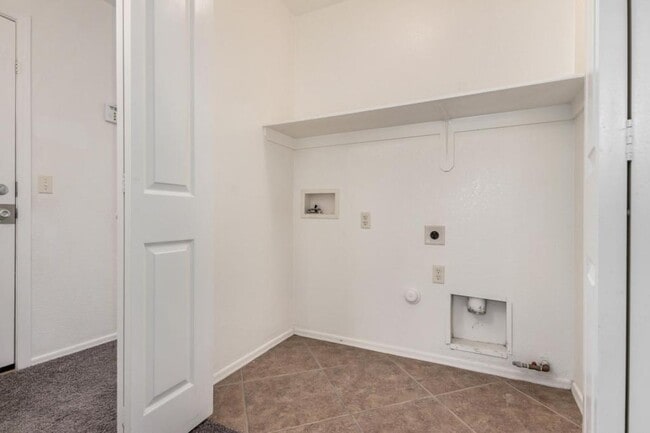 Building Photo - 13296 E Coyote Well Dr