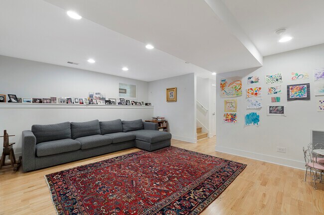 Building Photo - 4532 N Damen Ave