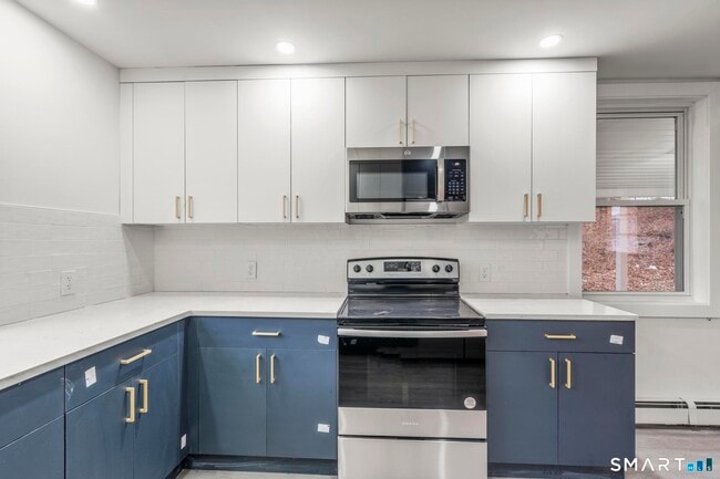 Building Photo - 93 Sunnyside Ave