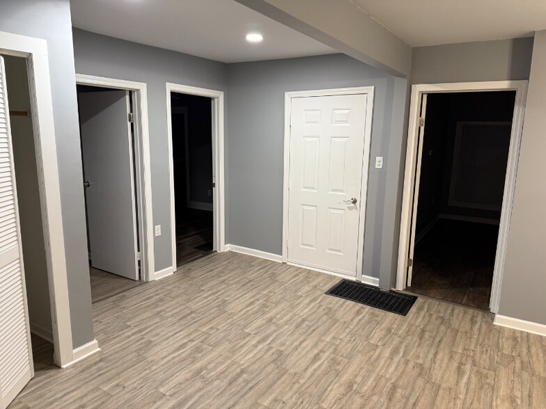 Building Photo - 208 E North St