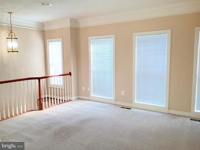 Building Photo - 1043 Hotchkiss Pl