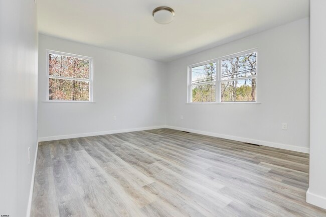 Building Photo - 6007 W Jersey Ave