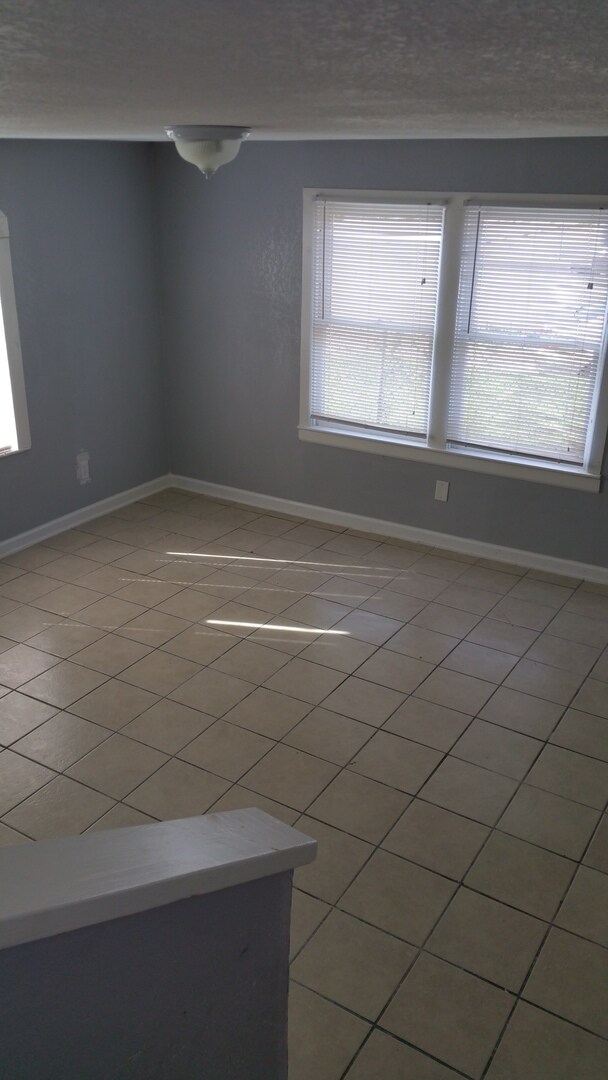 Building Photo - Huge Property located near the historic Downtown District of Galveston!!