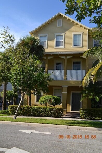 Primary Photo - 107 W Pigeon Plum Dr