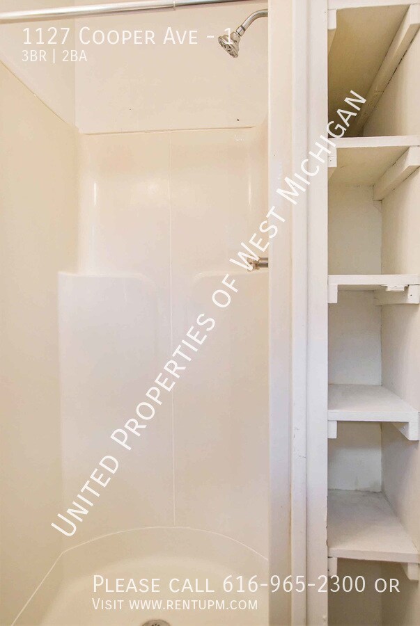 Building Photo - Available Now | 3 Bedroom 2 Bathroom Lower...