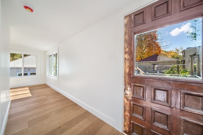 Building Photo - 9-11 Knollin St