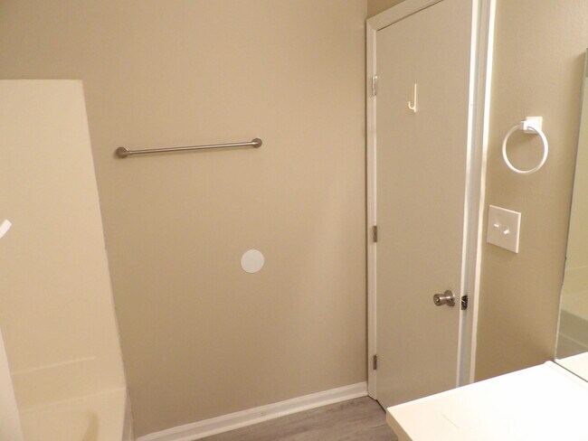 Building Photo - 115 Potomac Ct